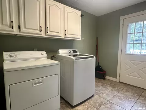 335 E South St, Mendon, IL 62351 photo 6