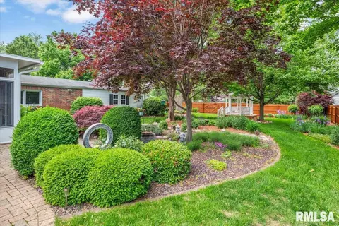 Exterior - 1239 Monument Ave, Springfield, IL 62702 photo 7 of 12