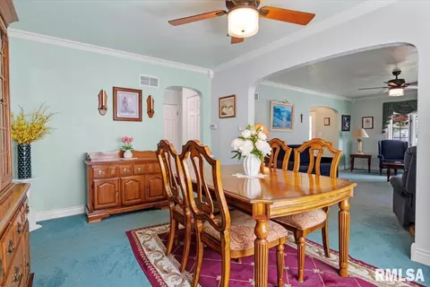 Dining - 1239 Monument Ave, Springfield, IL 62702 photo 2 of 4