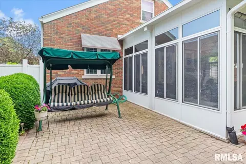 Exterior - 1239 Monument Ave, Springfield, IL 62702 photo 5 of 12