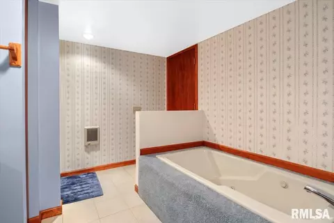 Bath - 1239 Monument Ave, Springfield, IL 62702 photo 3 of 3