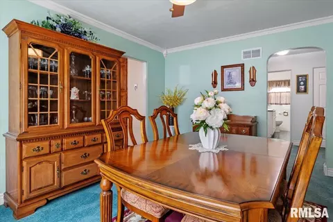 Dining - 1239 Monument Ave, Springfield, IL 62702 photo 1 of 4