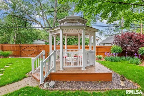 Exterior - 1239 Monument Ave, Springfield, IL 62702 photo 9 of 12