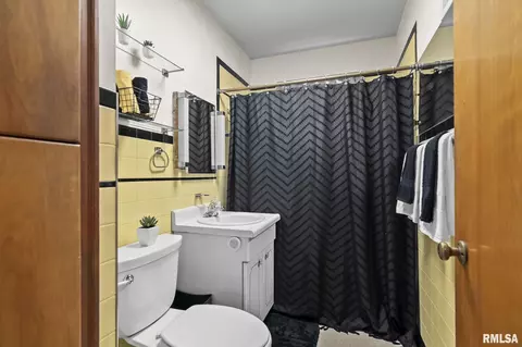 Bath - 1216 N Rutledge St, Springfield, IL 62702 photo 1 of 2