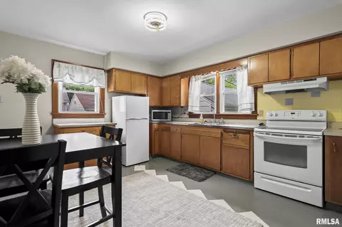 Kitchen - 1216 N Rutledge St, Springfield, IL 62702 photo 2 of 3