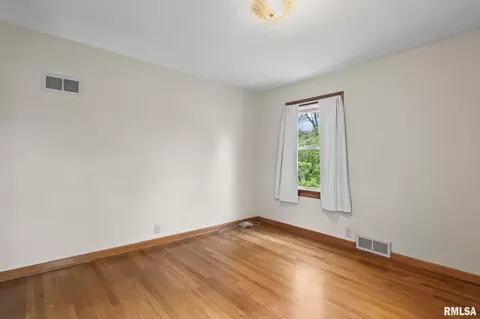 Bedroom - 1216 N Rutledge St, Springfield, IL 62702 photo 3 of 6