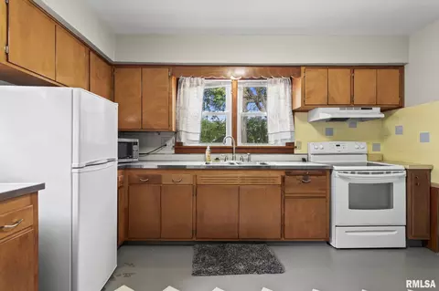 Kitchen - 1216 N Rutledge St, Springfield, IL 62702 photo 1 of 3