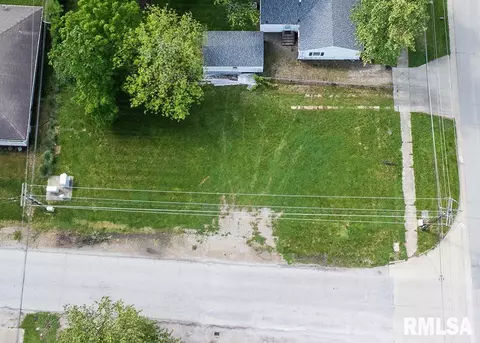 700 S Willow St, Effingham, IL 62401