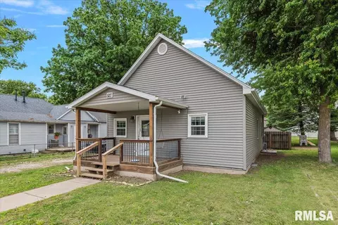 527 S Lincoln St, Divernon, IL 62530