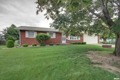 2816 N 11th St, Quincy, IL 62305