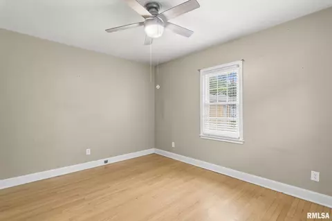 Bedroom - 1622 W Cook St, Springfield, IL 62704 photo 2 of 4