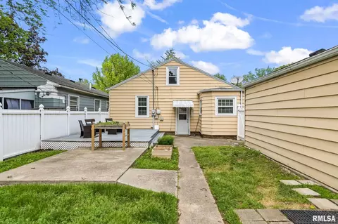 Exterior - 1622 W Cook St, Springfield, IL 62704 photo 7 of 8