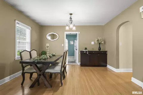 Dining - 1622 W Cook St, Springfield, IL 62704 photo 1 of 2