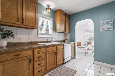 Kitchen - 1622 W Cook St, Springfield, IL 62704 photo 1 of 3