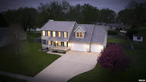 3212 Hunter Ln, Eldridge, IA 52748