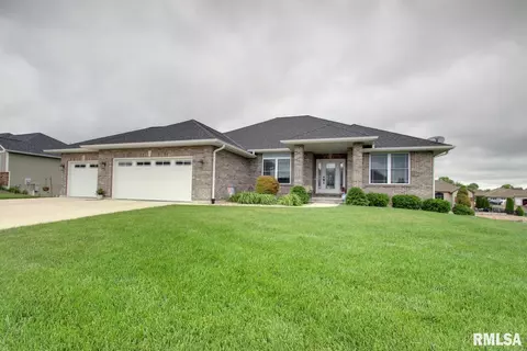 4619 Trinity Lakes Dr, Quincy, IL 62305