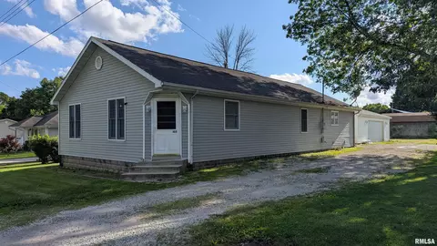 105 N Brents Ave, Taylorville, IL 62568