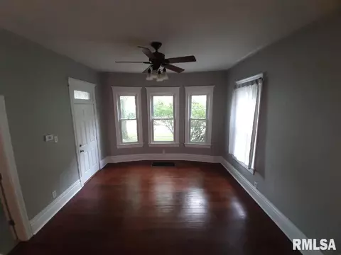 Living - 1312 N 3rd St, Springfield, IL 62702 photo 2 of 5