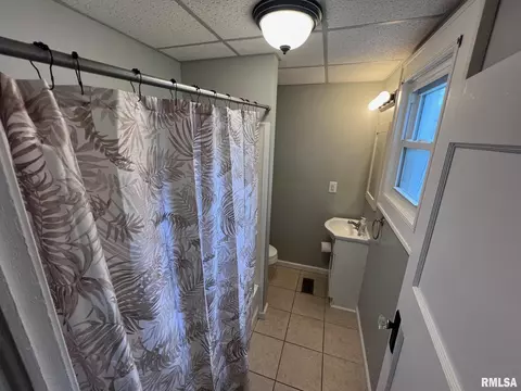 Bath - 1312 N 3rd St, Springfield, IL 62702 photo 2 of 2