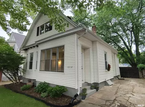 Exterior - 1312 N 3rd St, Springfield, IL 62702 photo 2 of 5