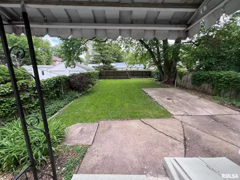 Exterior - 1312 N 3rd St, Springfield, IL 62702 photo 4 of 5