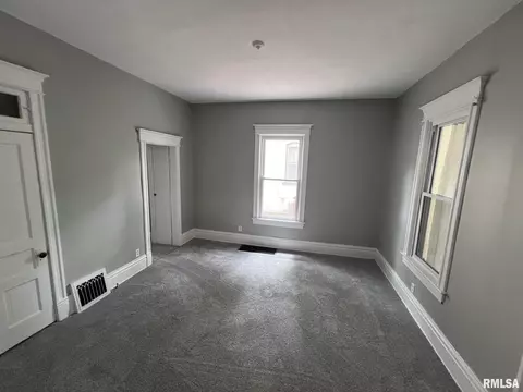 Living - 1312 N 3rd St, Springfield, IL 62702 photo 4 of 5