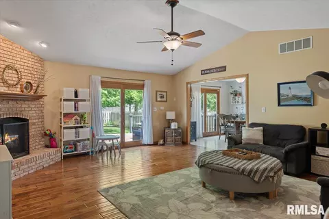 1215 Christopher Ln, Springfield, IL 62712 photo 4