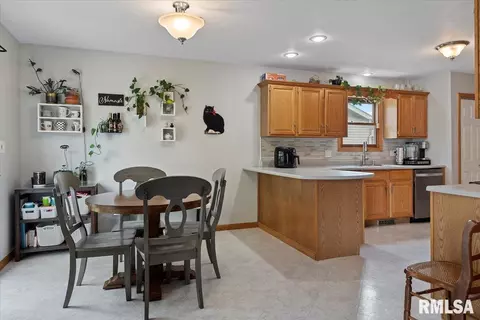 1215 Christopher Ln, Springfield, IL 62712 photo 10