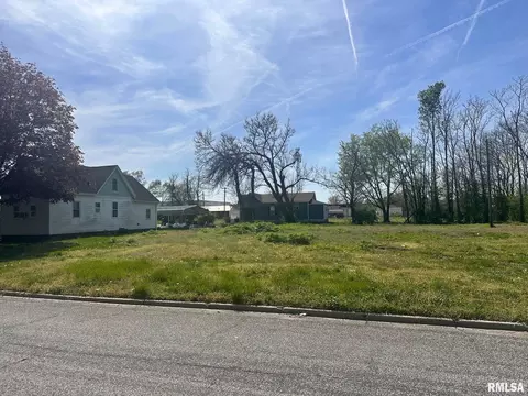 607 N East St, Jacksonville, IL 62650