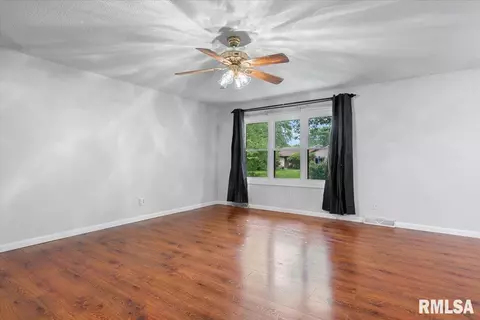 2213 Croydon Dr, Springfield, IL 62703 photo 4