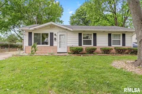 1617 Fairmont Dr, Springfield, IL 62702