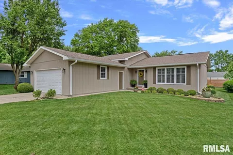 12 Diana Dr, South Jacksonville, IL 62650