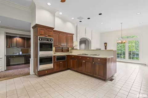 Kitchen - 1044 Williams Blvd, Springfield, IL 62704 photo 4 of 5