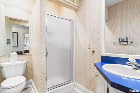 Bath - 1044 Williams Blvd, Springfield, IL 62704 photo 3 of 4