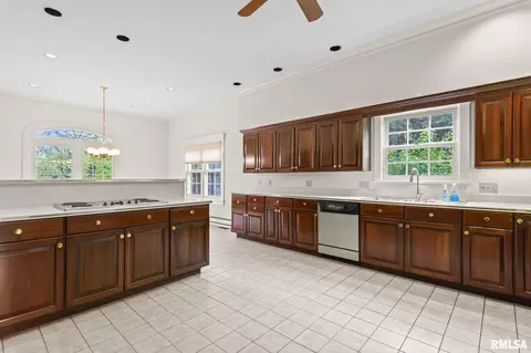 Kitchen - 1044 Williams Blvd, Springfield, IL 62704 photo 3 of 5