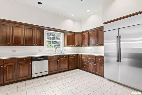 Kitchen - 1044 Williams Blvd, Springfield, IL 62704 photo 5 of 5