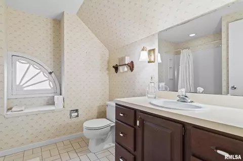 Bath - 1044 Williams Blvd, Springfield, IL 62704 photo 4 of 4