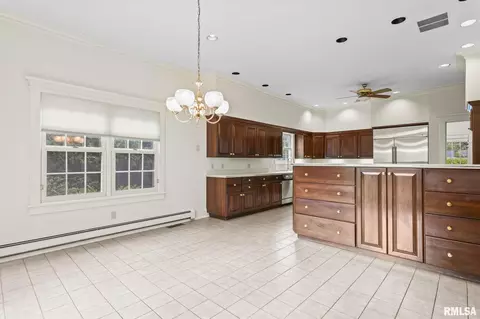 Kitchen - 1044 Williams Blvd, Springfield, IL 62704 photo 2 of 5