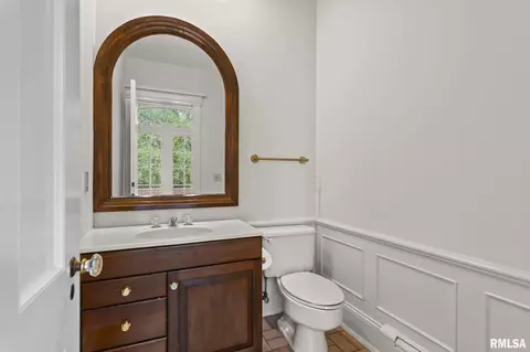 Bath - 1044 Williams Blvd, Springfield, IL 62704 photo 1 of 4
