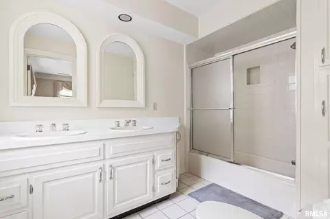Bath - 1044 Williams Blvd, Springfield, IL 62704 photo 2 of 4