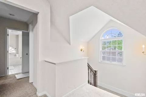 Entry Way - 1044 Williams Blvd, Springfield, IL 62704 photo 10 of 11