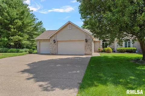 111 Country Pl, Springfield, IL 62703