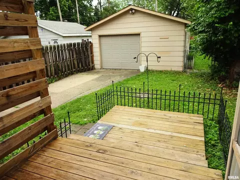 Exterior - 2536 S 10th St, Springfield, IL 62703 photo 8 of 13