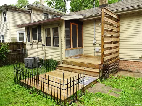 Exterior - 2536 S 10th St, Springfield, IL 62703 photo 9 of 13