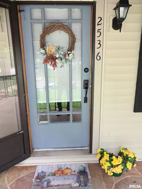 Exterior - 2536 S 10th St, Springfield, IL 62703 photo 5 of 13