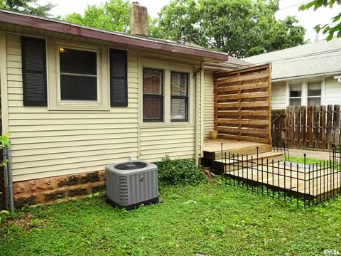 Exterior - 2536 S 10th St, Springfield, IL 62703 photo 10 of 13