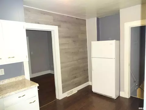 Entry Way - 2536 S 10th St, Springfield, IL 62703 photo 2 of 2