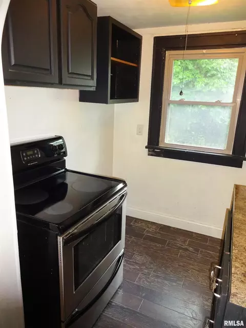 Kitchen - 2536 S 10th St, Springfield, IL 62703 photo 3 of 4