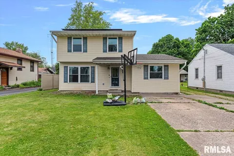 530 E Mill St, Rochester, IL 62563