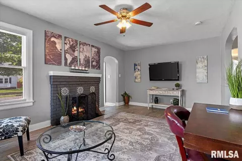2557 S 6th St, Springfield, IL 62703 photo 5